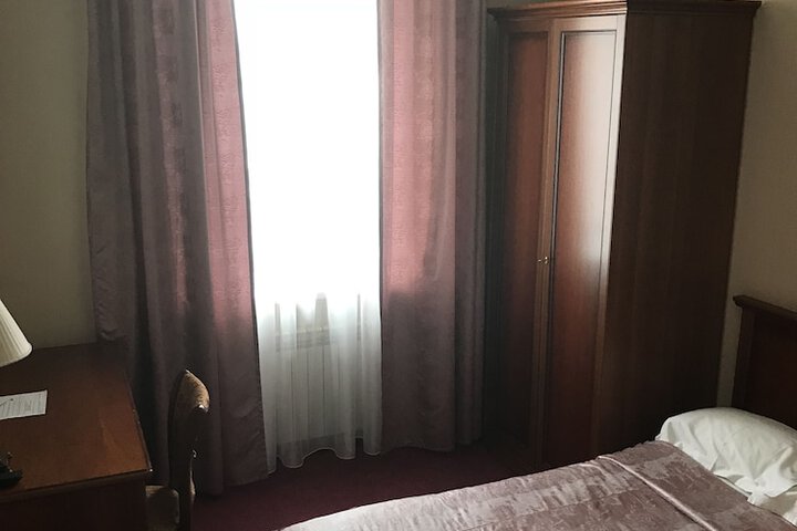 Room 4 of 37
