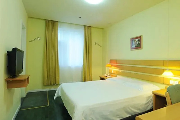 Room 3 of 6