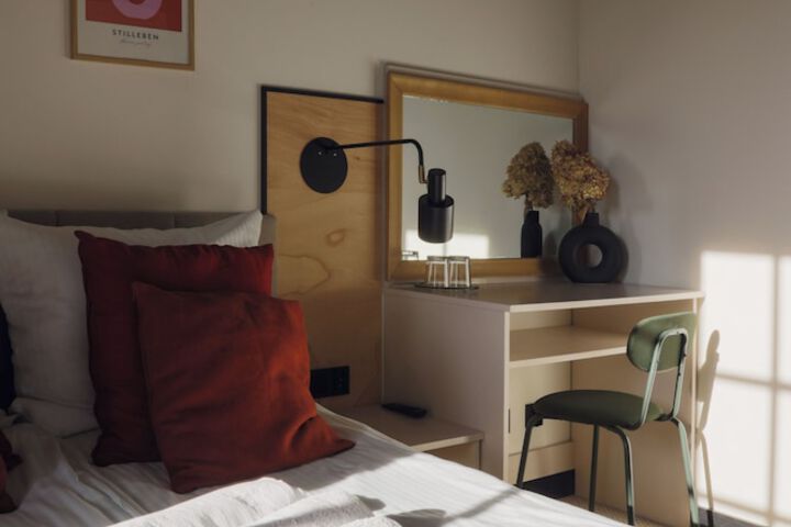 Room 27 of 66