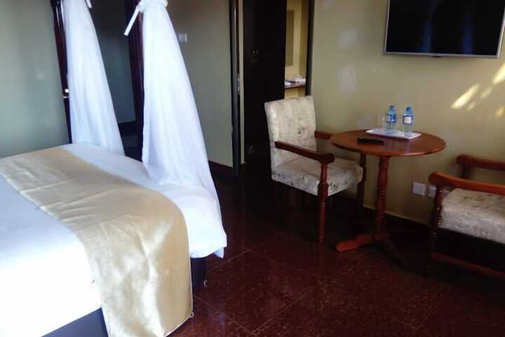 Room 8 of 38