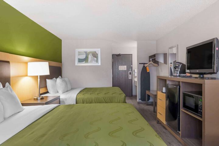 2 Queen Beds (4 of 11)