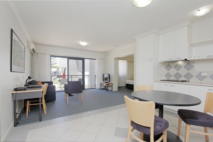 Room 4 of 95