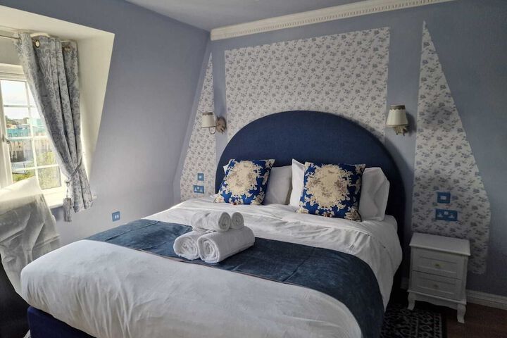 Room 2 of 26