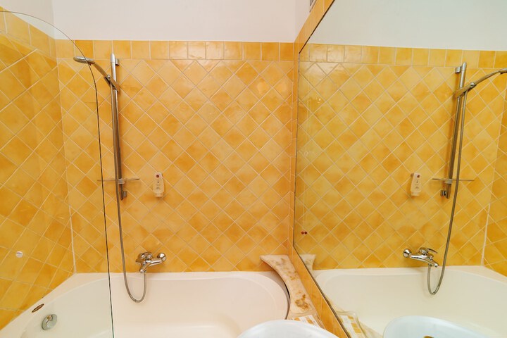 Room 140 of 249