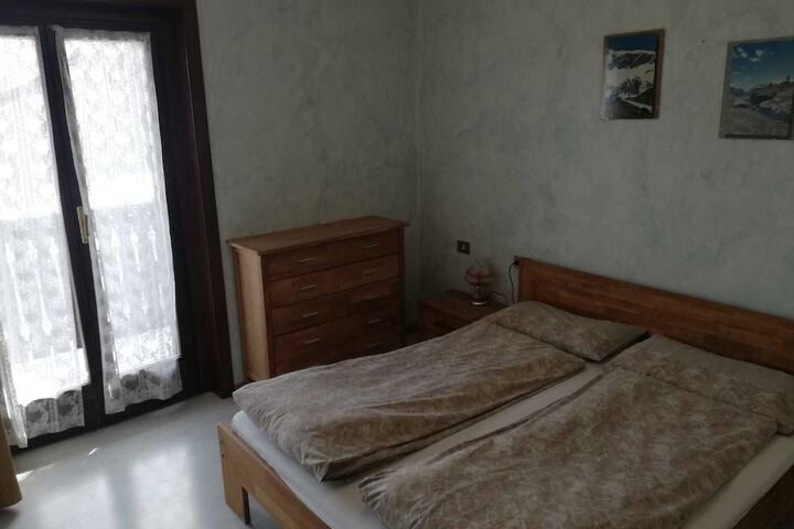 Room 3 of 20