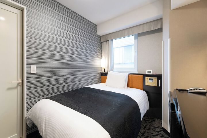 Room 14 of 37