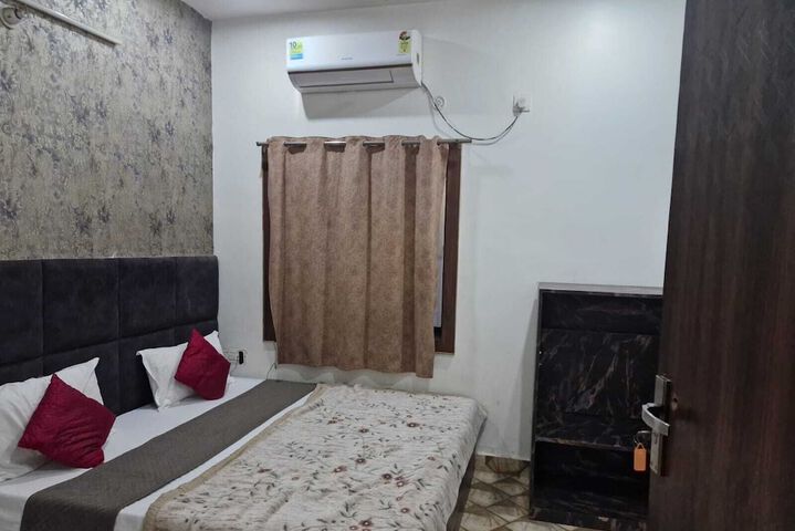 Room 2 of 6