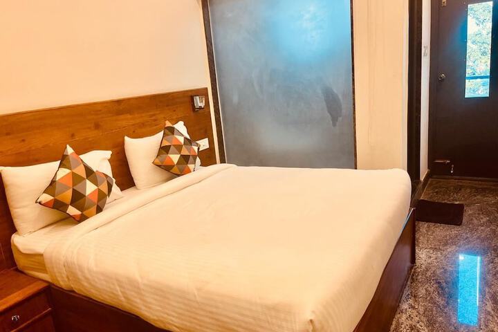 Room 10 of 19