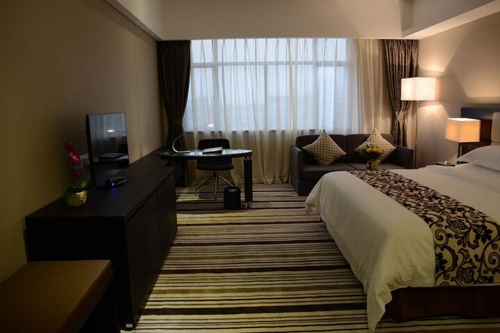 Room 14 of 25