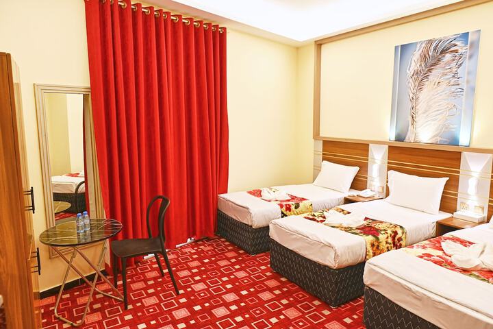 Room 12 of 25