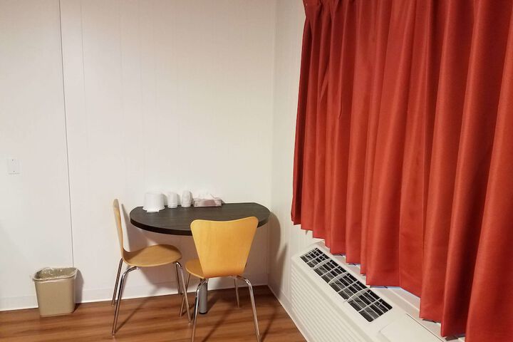 Room 28 of 46
