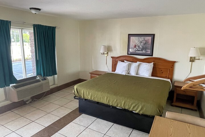 Room 4 of 7