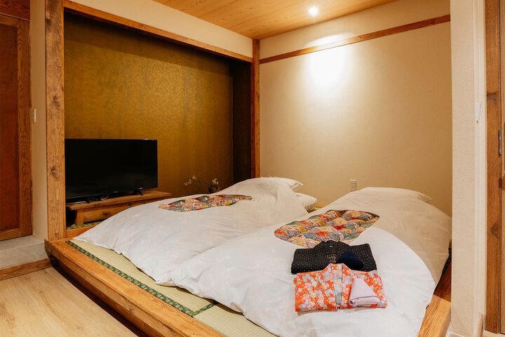 Room 4 of 85