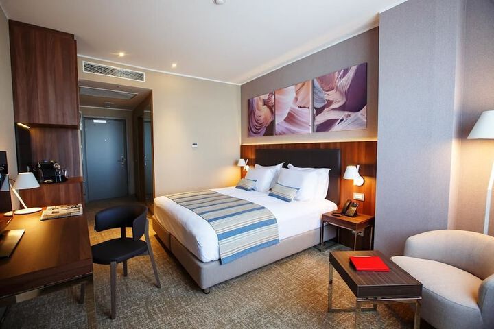 Room 13 of 50
