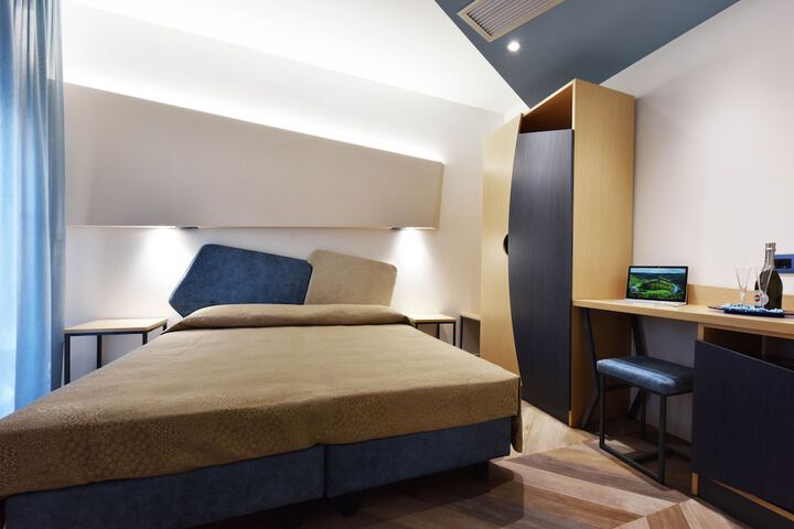 Room 15 of 70