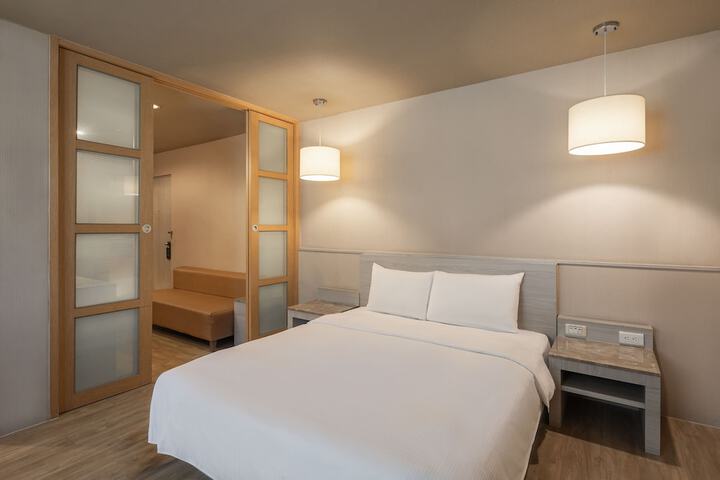 Room 19 of 28