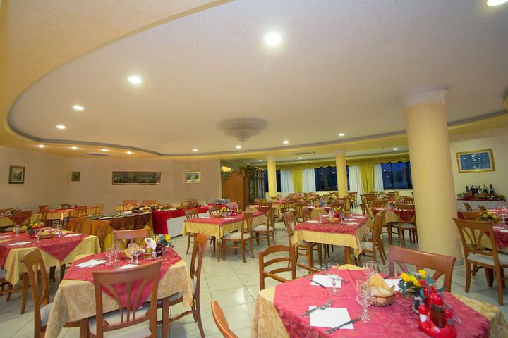 Dining 46 of 63