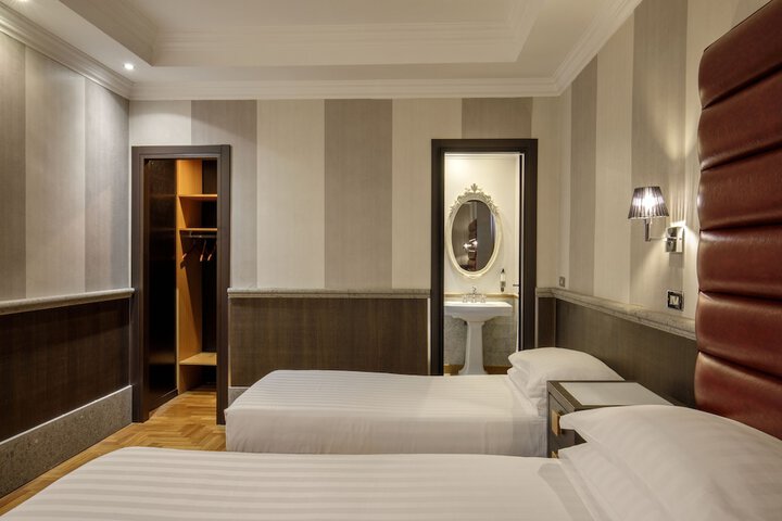 Room 46 of 95