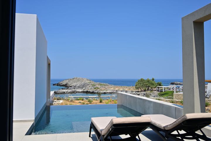 Pool 108 of 340