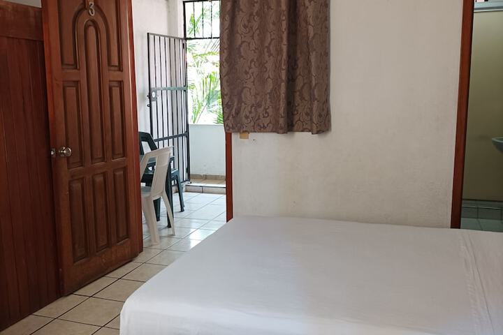 Room 13 of 42
