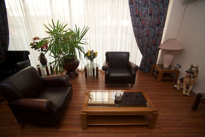 Lounge 53 of 59