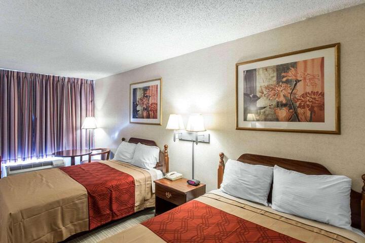 2 Double Beds (1 of 8)
