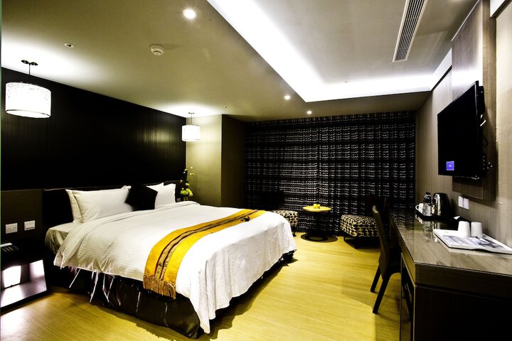 Room 13 of 36