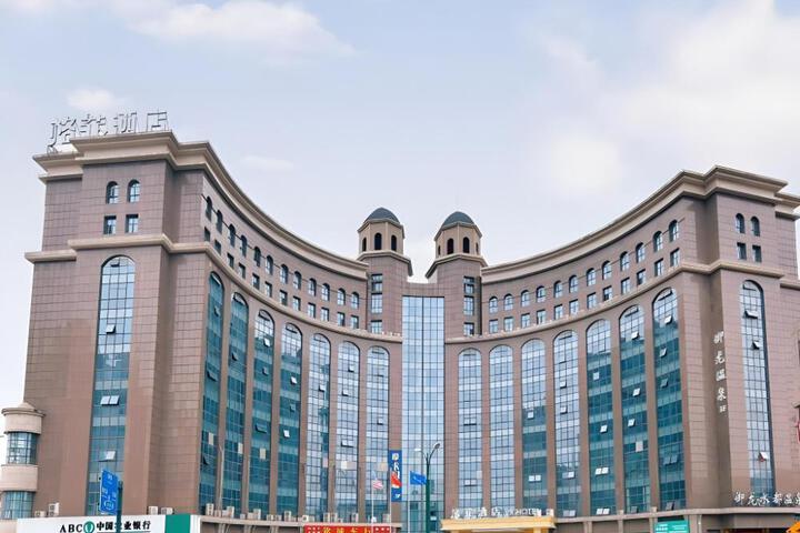 VX Wuxi Jiangyin High-tech Zone Panlongshan Park Hotel