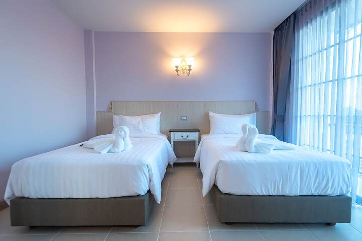 Room 7 of 32