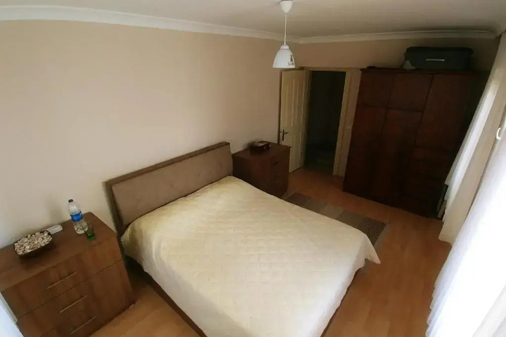 Room 4 of 12