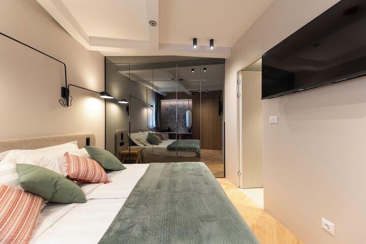 Room 5 of 37