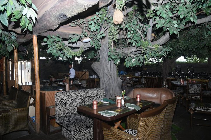 Dining 33 of 44