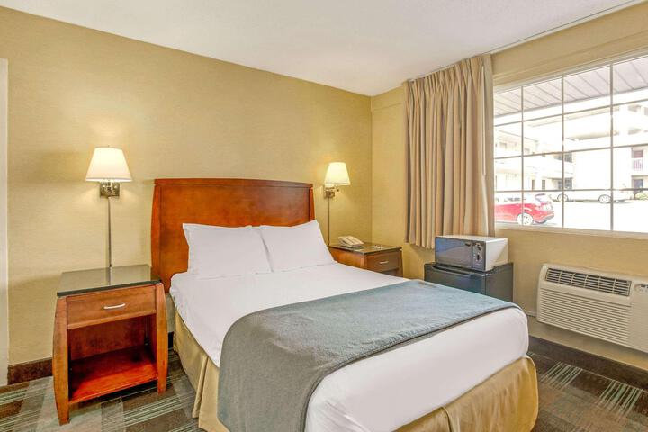 2 Double Beds (3 of 3)