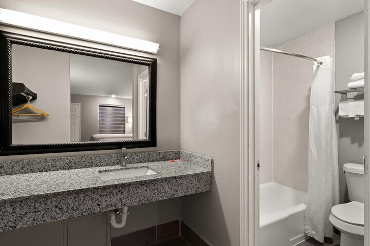 Room 28 of 47