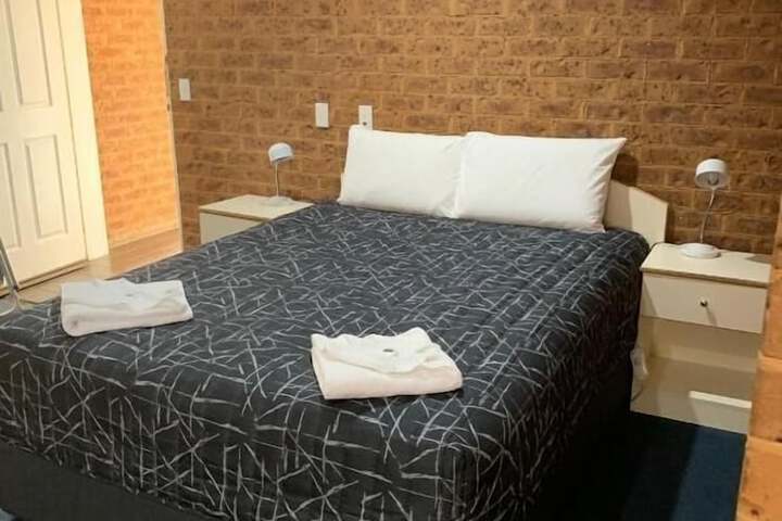 Room 6 of 33