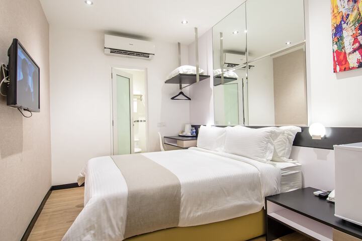 Room 17 of 38