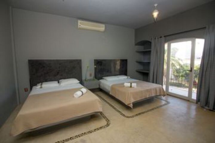 Room 9 of 32