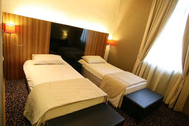 Room 9 of 32