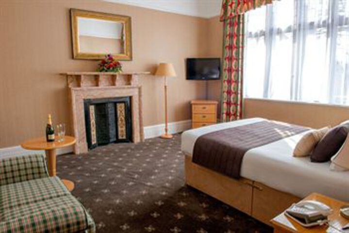 Room 10 of 42