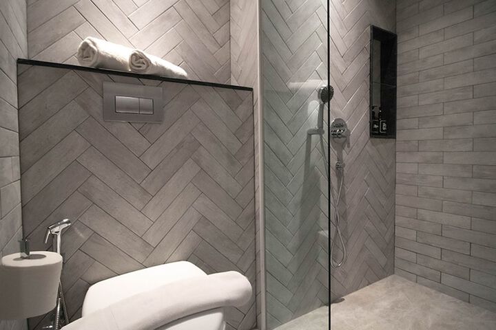 Room 50 of 61
