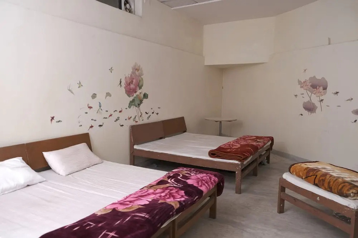 Room 4 of 11