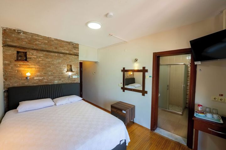 Room 16 of 81