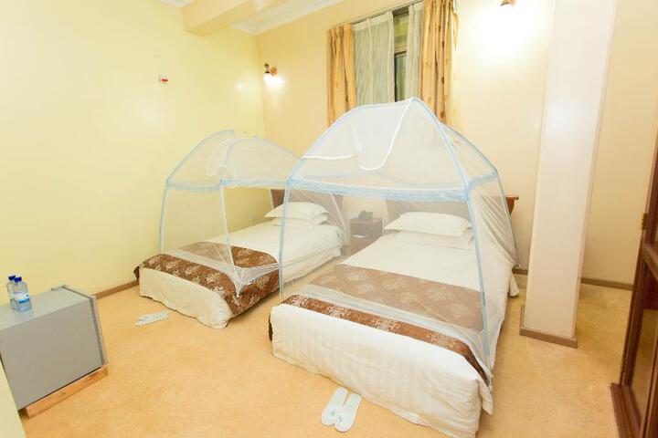 Room 4 of 10