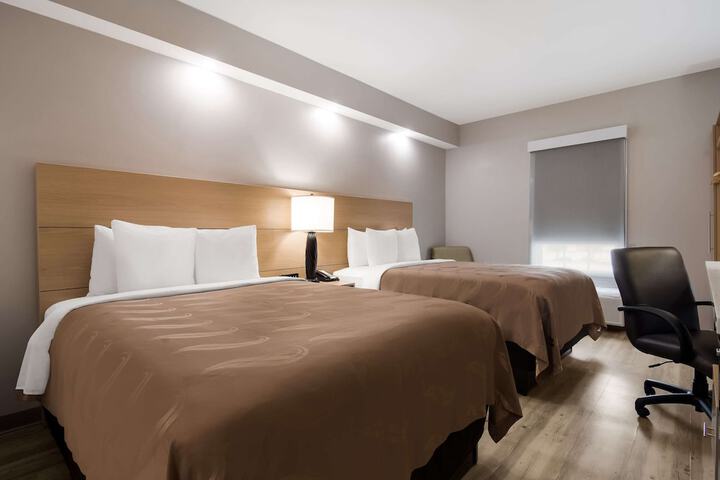 2 Queen Beds (1 of 14)
