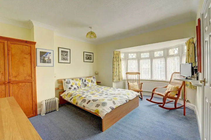 Room 6 of 17