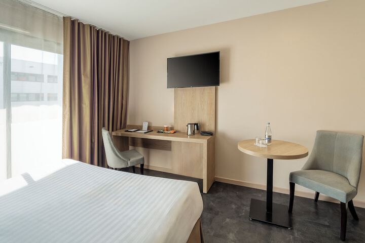 Room 7 of 33
