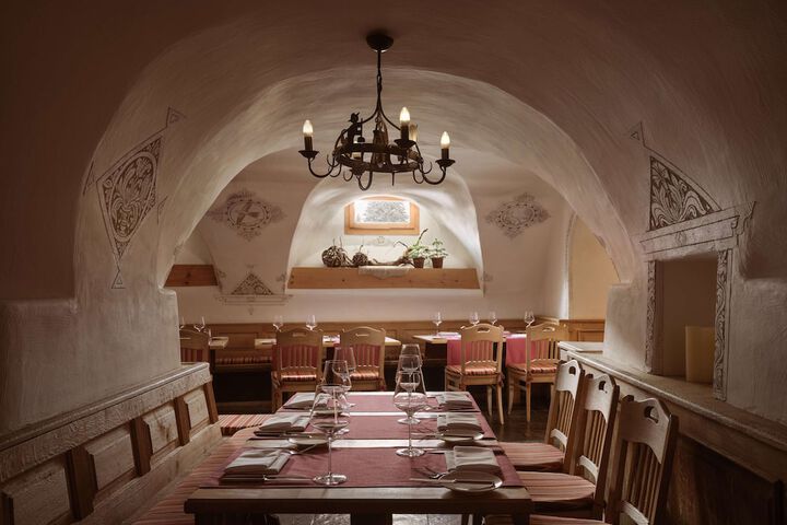 Dining 66 of 85