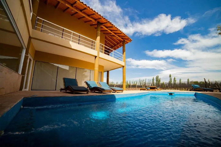 Pool 10 of 14