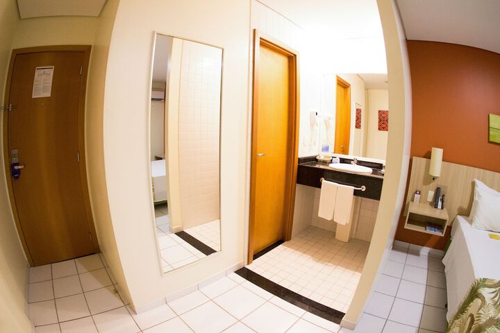 Room 20 of 38