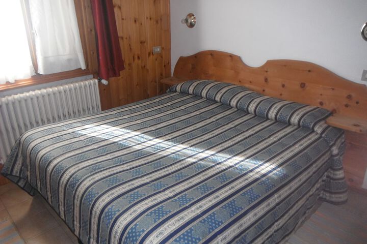 Room 6 of 79